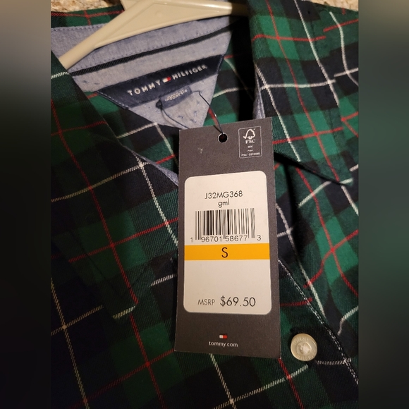 NWT Tommy Hilfiger button up - Picture 3 of 4